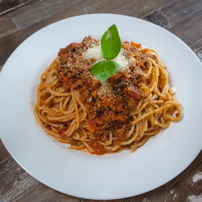 Vegetarische Rote Linsen-Bolognese