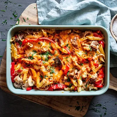 Gyros-Nudelauflauf in Metaxasoße